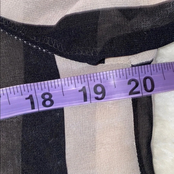 Seductions Bold lined long sleeve button down top - Picture 4 of 11